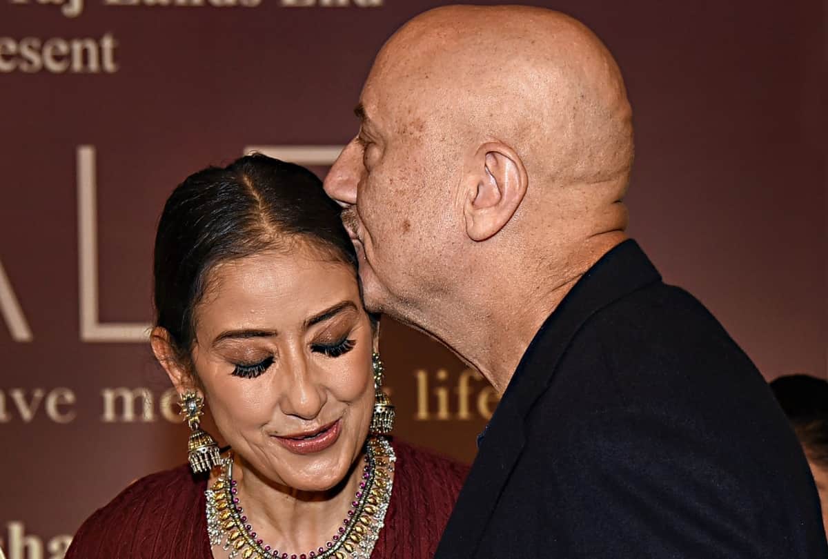 manisha koirala said painful to revisit cancer phase for my book