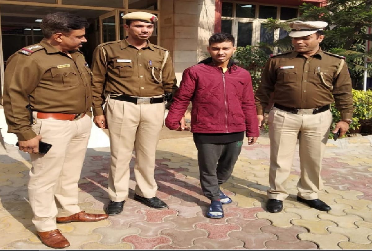 young man beat his girlfriend with hammer in delhi