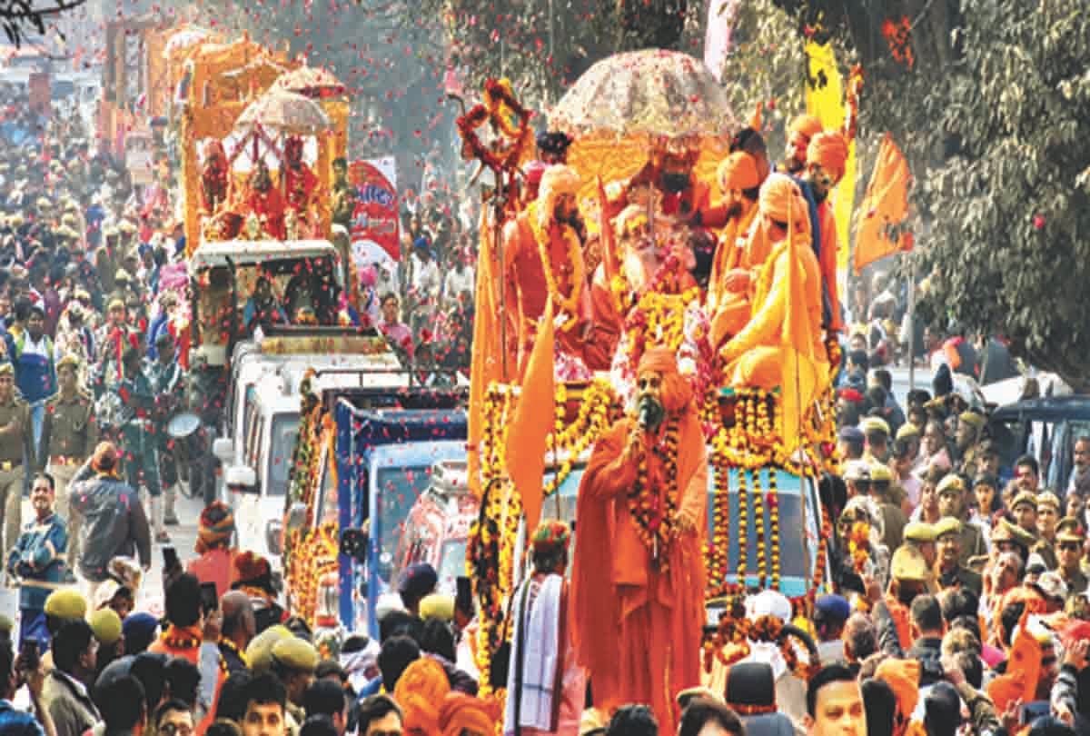 kumbh Swamy Vasudevanand reached the Kumbh Mela camp with the saints