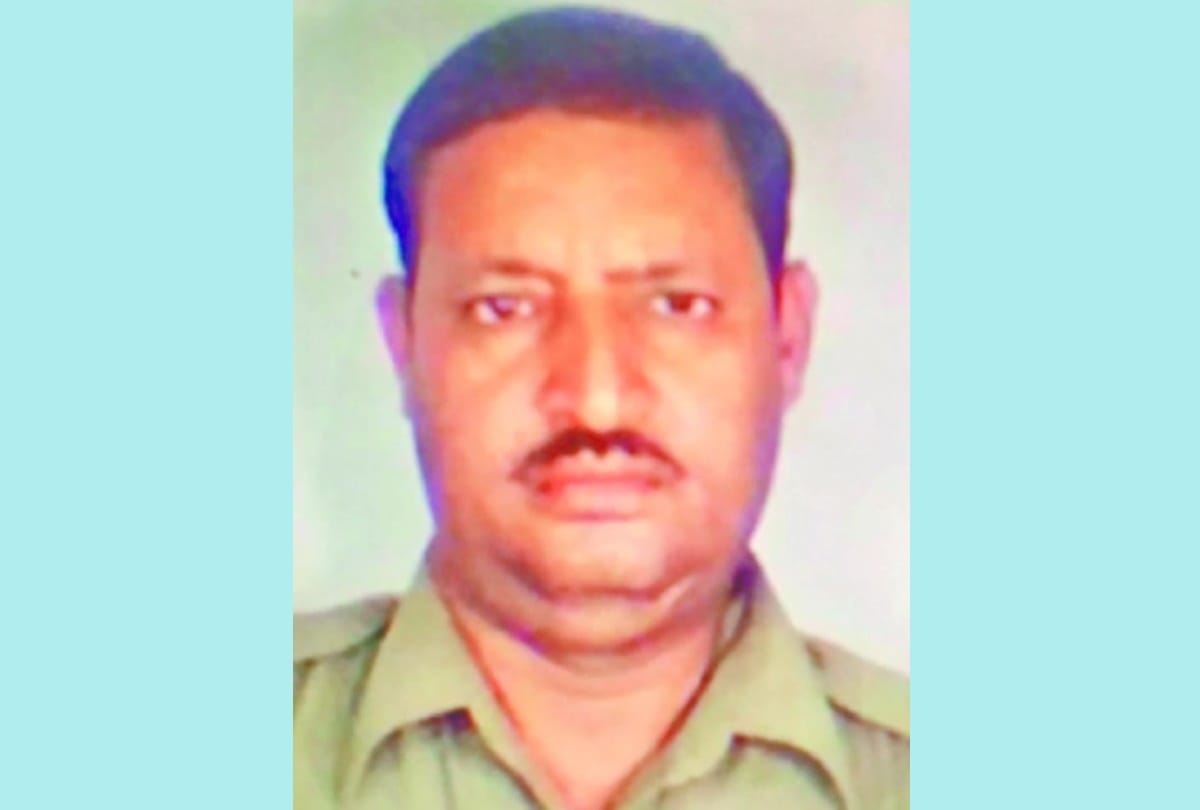 delhi cop was checking vehicles on road car hit barricade so hard it jumped on cop died