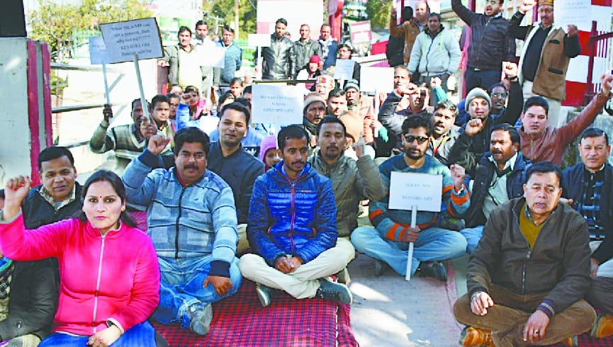Strike against central government policies on second day