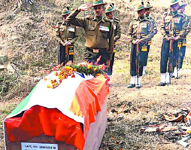 The funeral of the deceased jawan with military honors