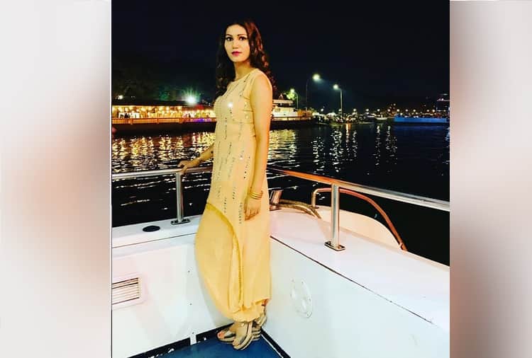 Bollywood, Sapna Choudhary Hot Photo Shoot Viral on Social Media