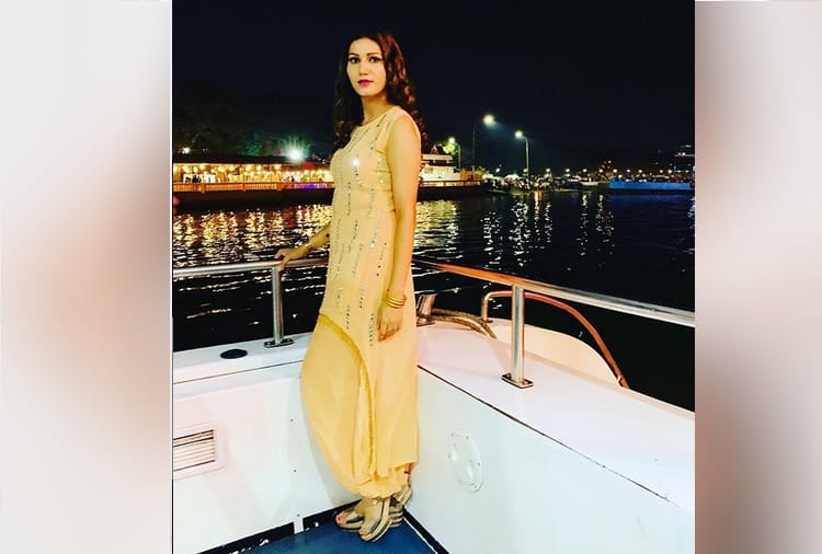 Bollywood, Sapna Choudhary Hot Photo Shoot Viral on Social Media