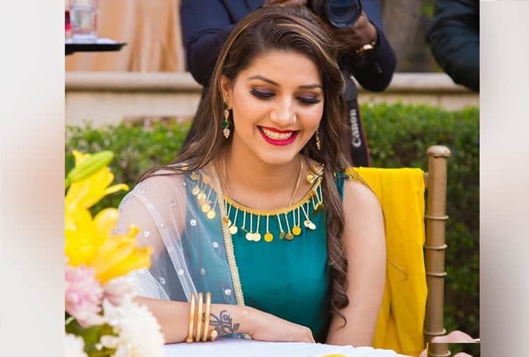 Bollywood, Sapna Choudhary Hot Photo Shoot Viral on Social Media