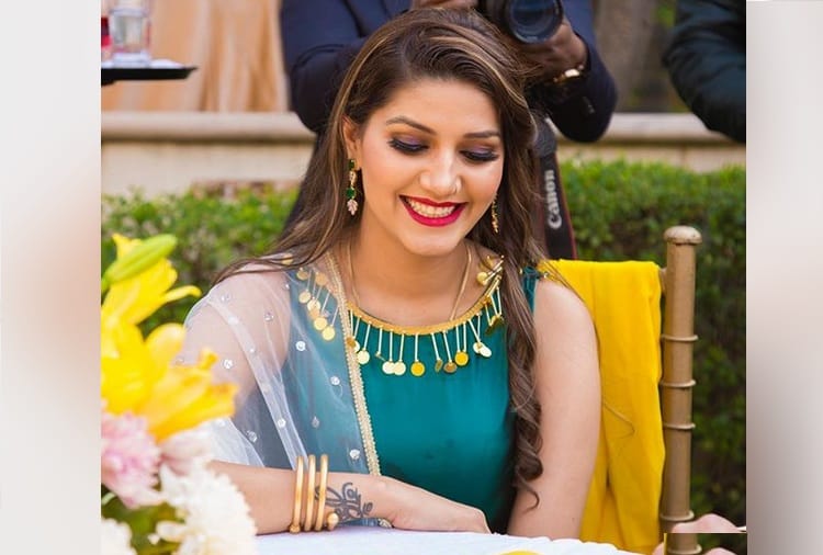 Bollywood, Sapna Choudhary Hot Photo Shoot Viral on Social Media