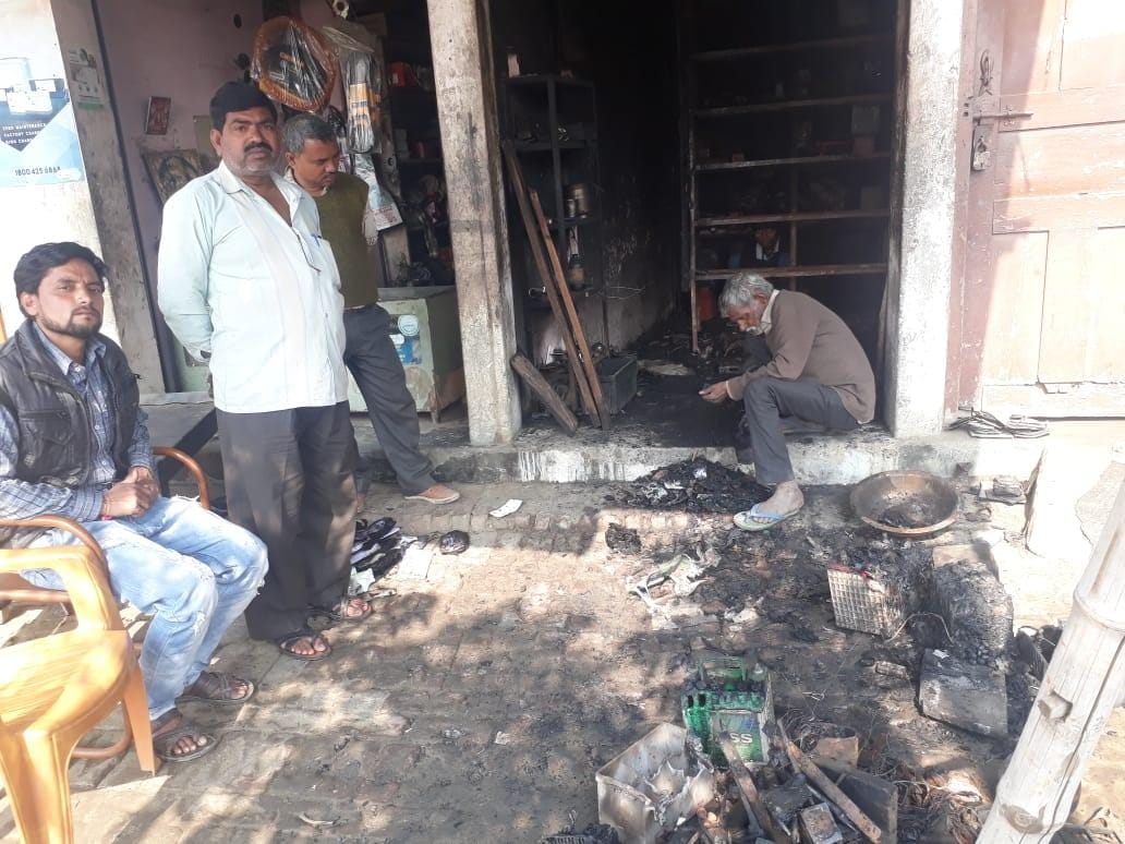 Short circuit fire in electronic shop