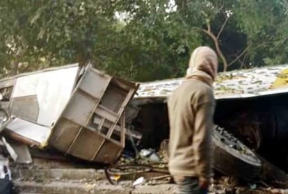 Himachal pilgrims bus met with accident in naya gaon uttar pradesh