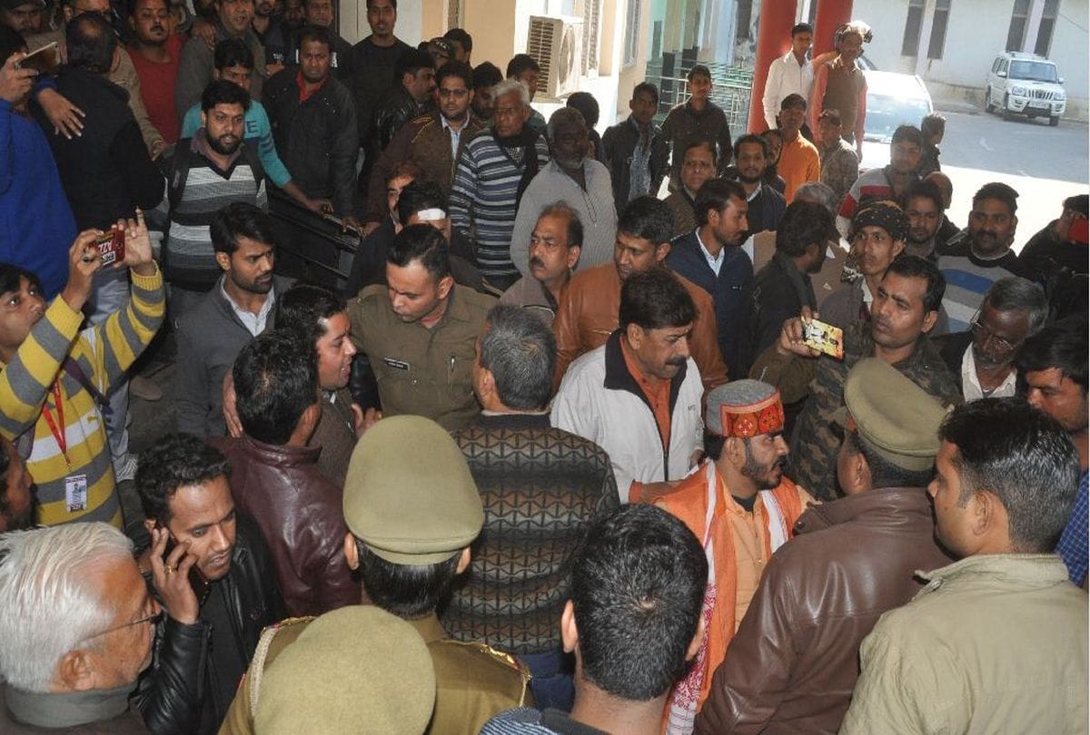 clash in municipal corporation agra