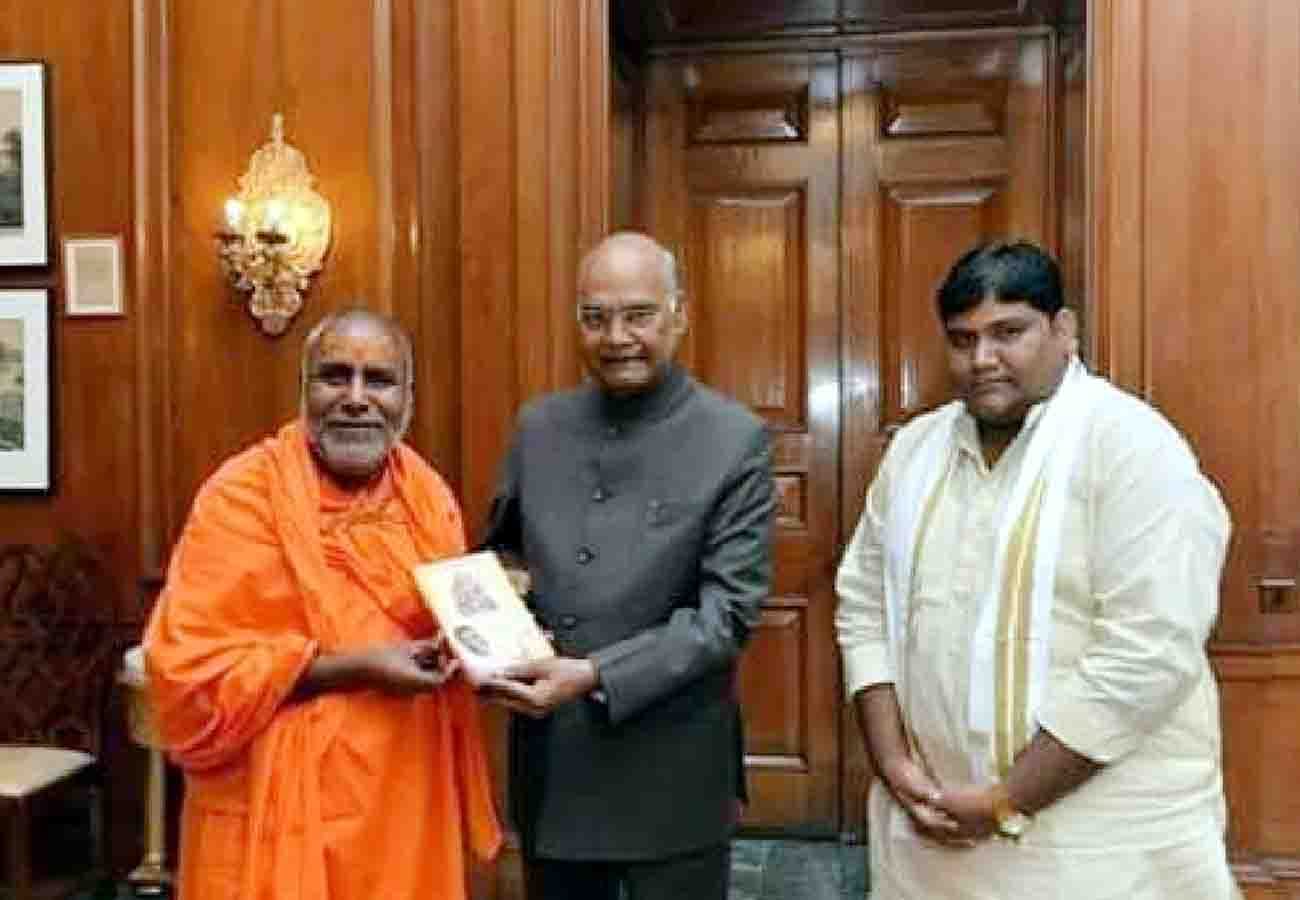 Famous Ramkatha teller Rajeshwaranand passes away
