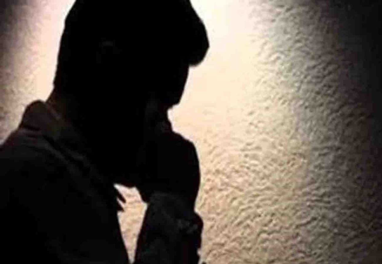 son make a call to his father for extortion money