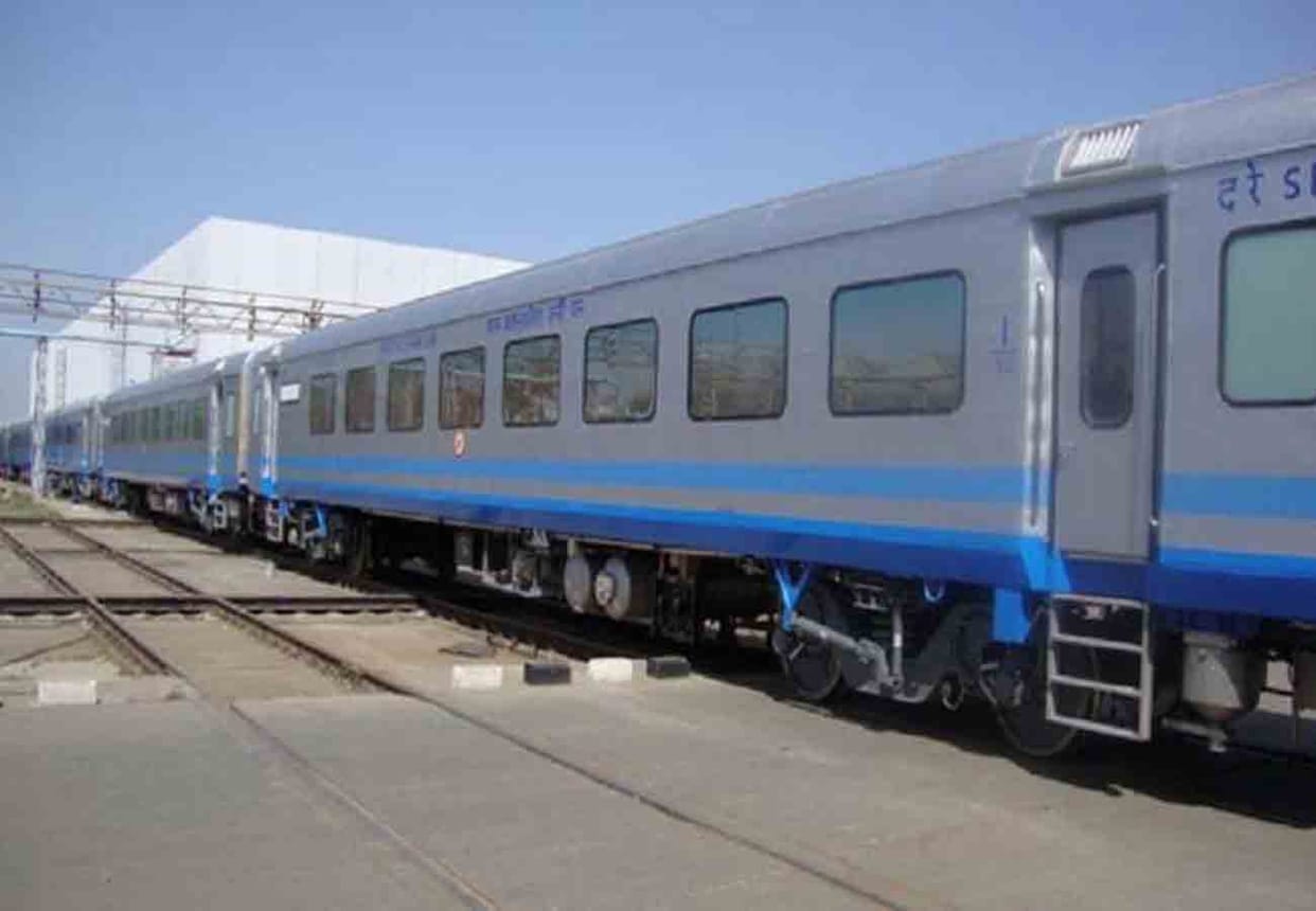 shatabdi train collision with cow