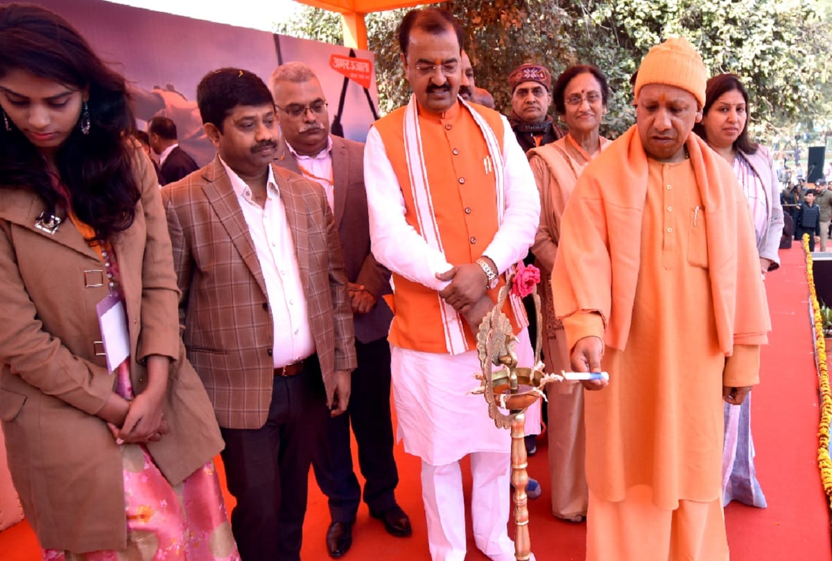 Amar Ujala Foundation gave Cultural Message through making Human Chain in presence of cm yogi