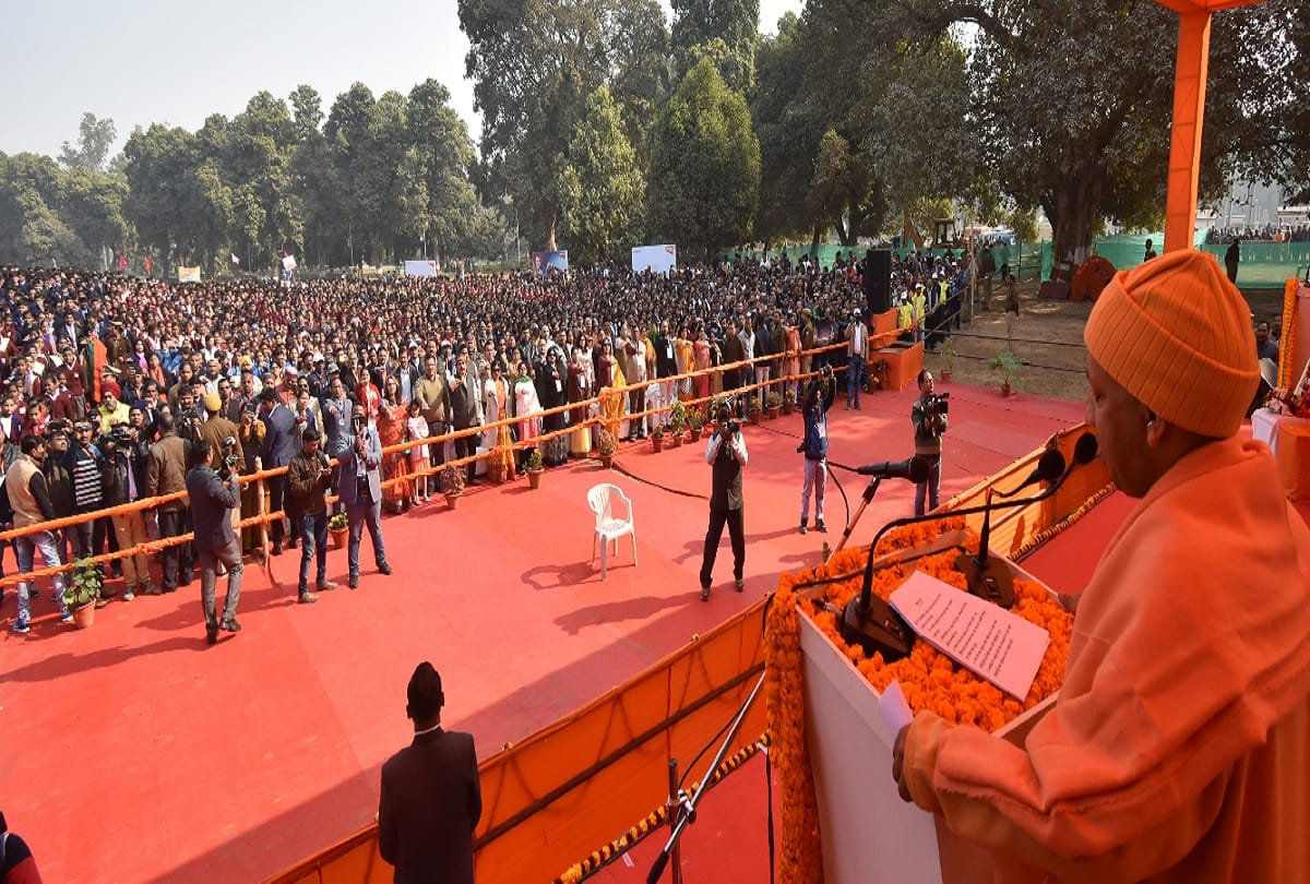 CM Yogi gave message to prayagraj People, devotees who come in kumbh 2019 treating like our guests