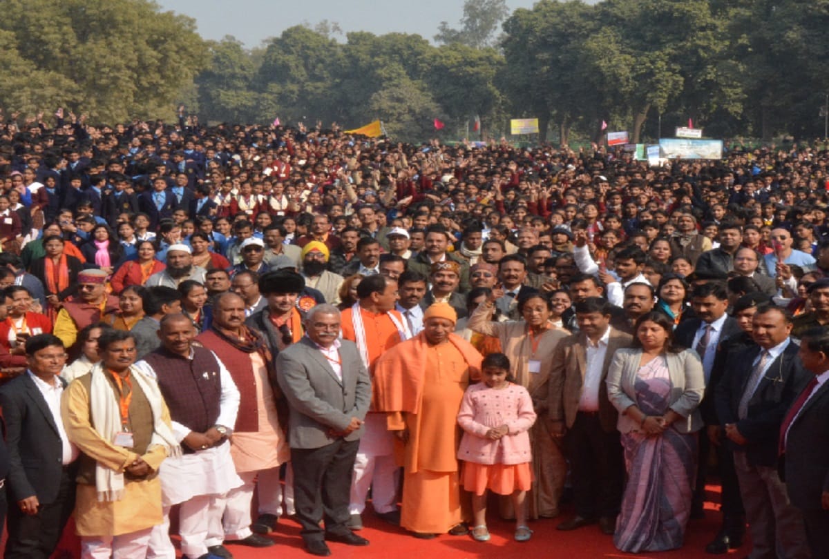 CM Yogi gave message to prayagraj People, devotees who come in kumbh 2019 treating like our guests