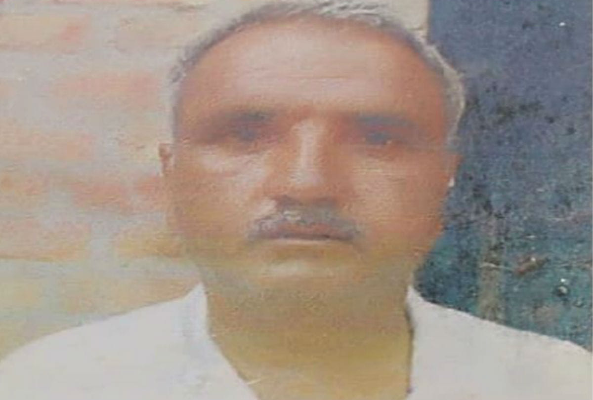 bull killed farmer in firozabad