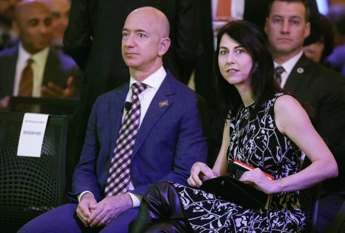 jeff bezos gets trolled by donating 706 crores, earns 43 lakh rupees every 24th second