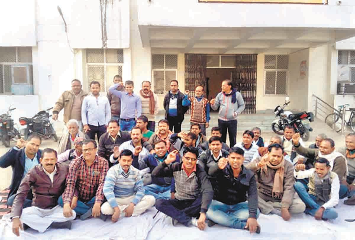 Locked lock in banks, crores of transactions stalled