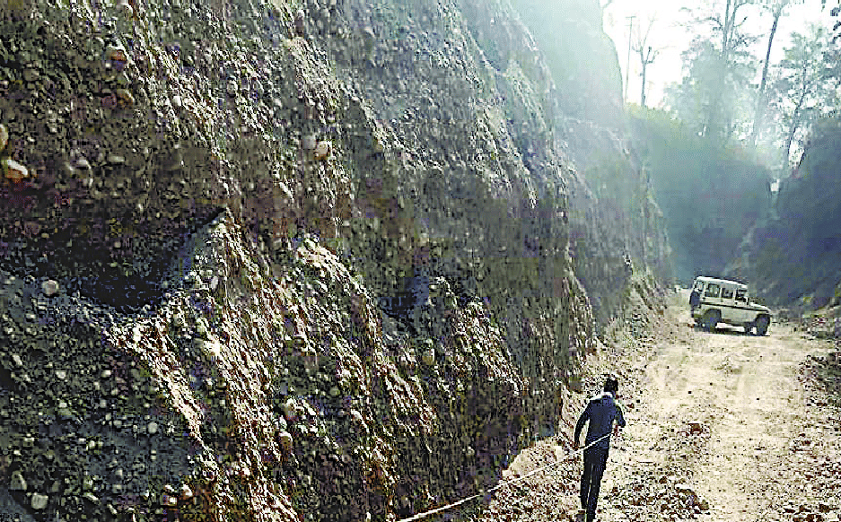 Mafia digs the land of railway