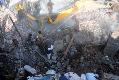 A building collapses due to Cylinder blast in Ludhiana of Punjab