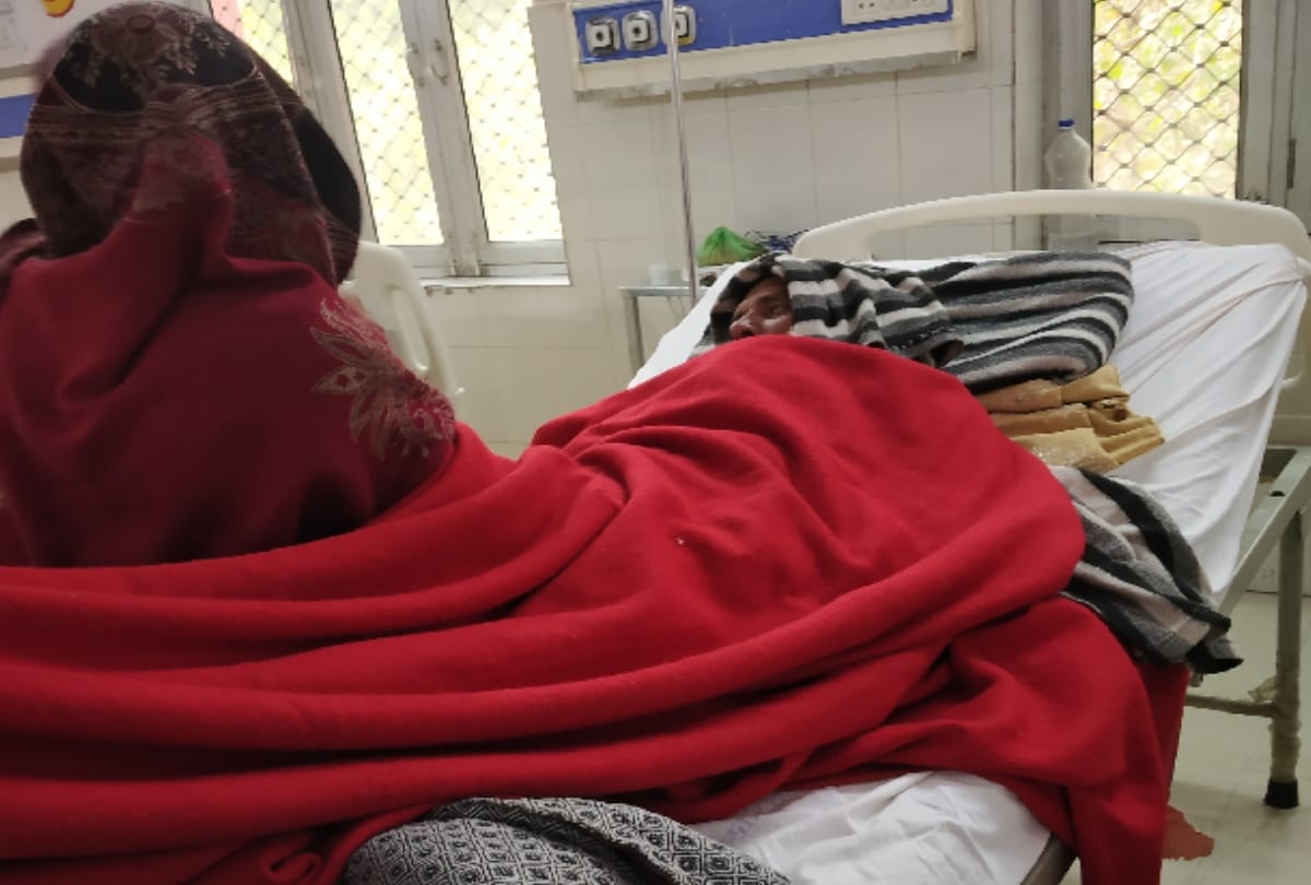 health claims failed in meerut, three patients on one stretcher somewhere  no medicine