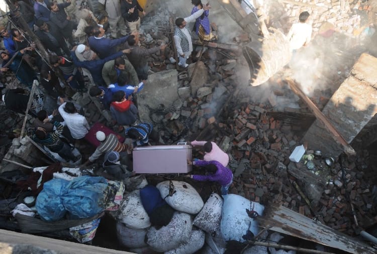 A building collapses due to Cylinder blast in Ludhiana of Punjab