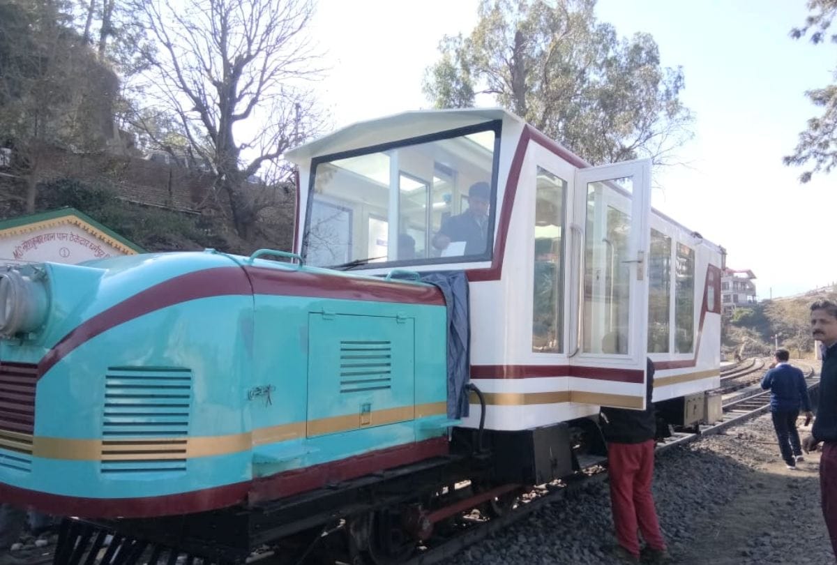 Luxury rail motor car on shimla kalka rail track