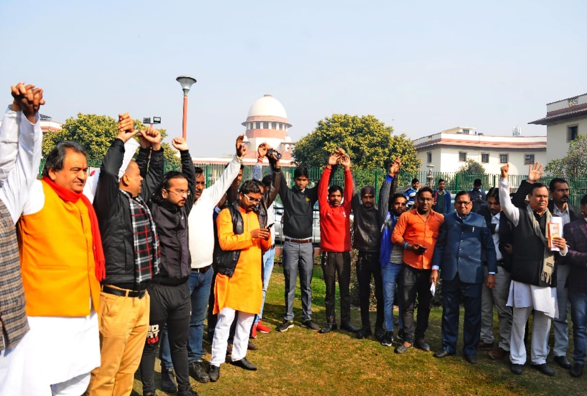 ram mandir hearing supreme court gives one more date, protesters outside court want rasuka on cji