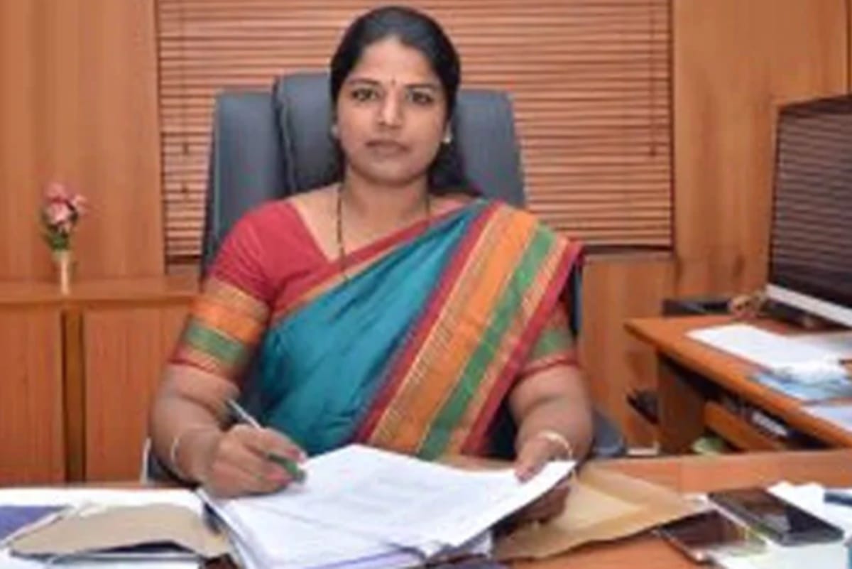 district collector of Tirunelveli set example by opting for an anganwadi for her little daughter