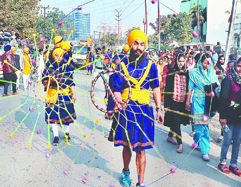 युद्ध कला का प्रदर्शन कर किया गुरु को नमन
