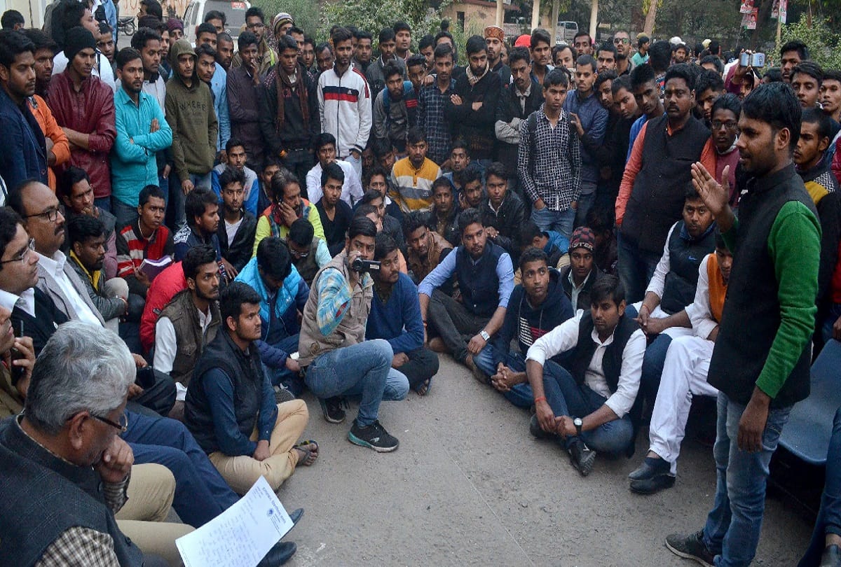 69000 Teachers Recruitment- candidate protest continue from five days
