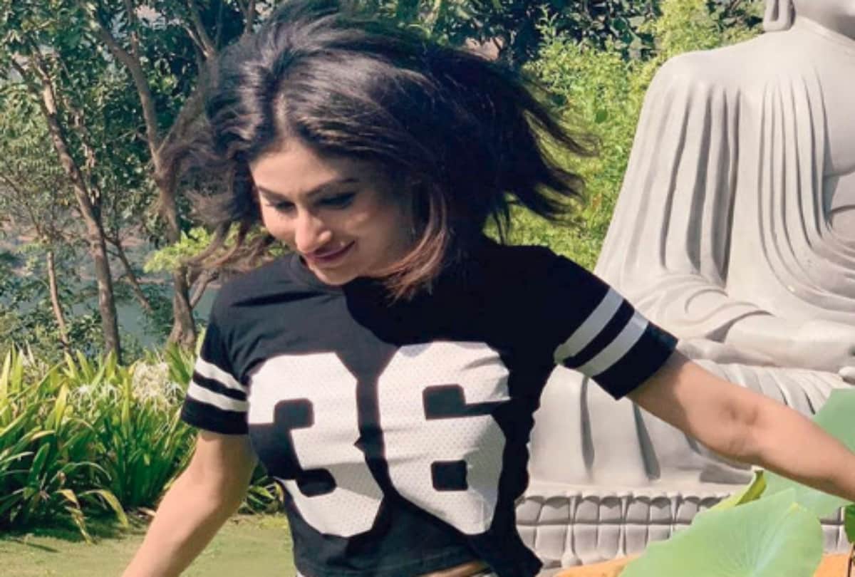 mouni roy enjoying vacation in pune stunning photo viral