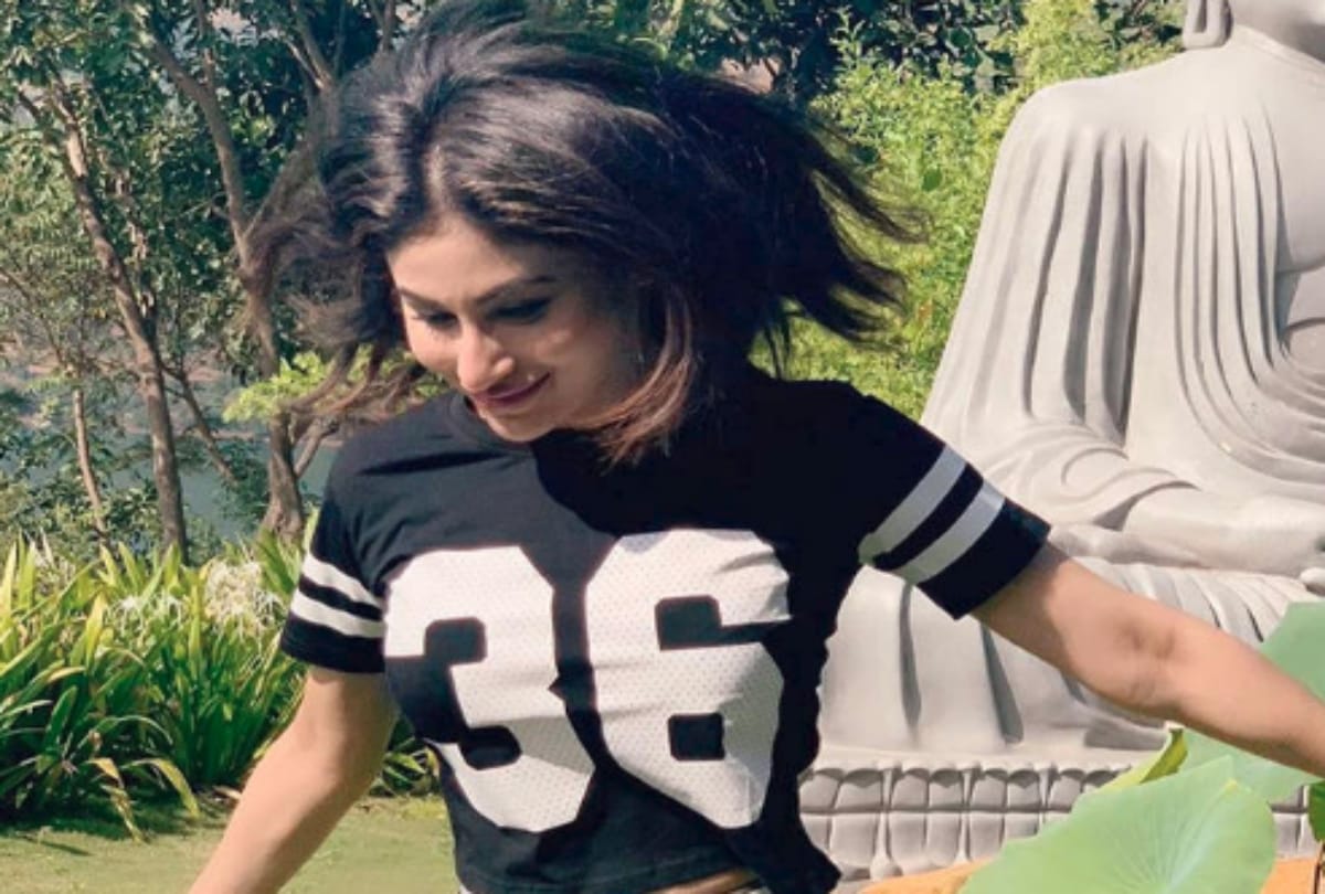 mouni roy enjoying vacation in pune stunning photo viral