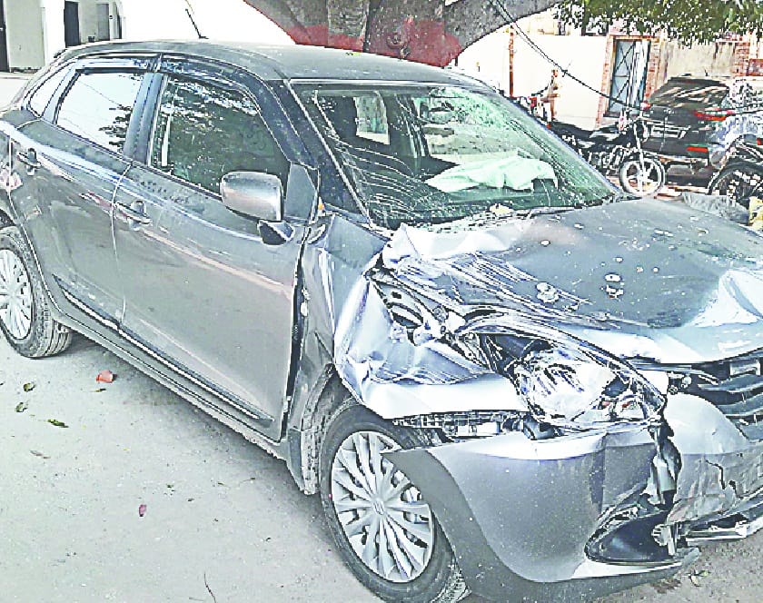 durghatna me car shatigrast