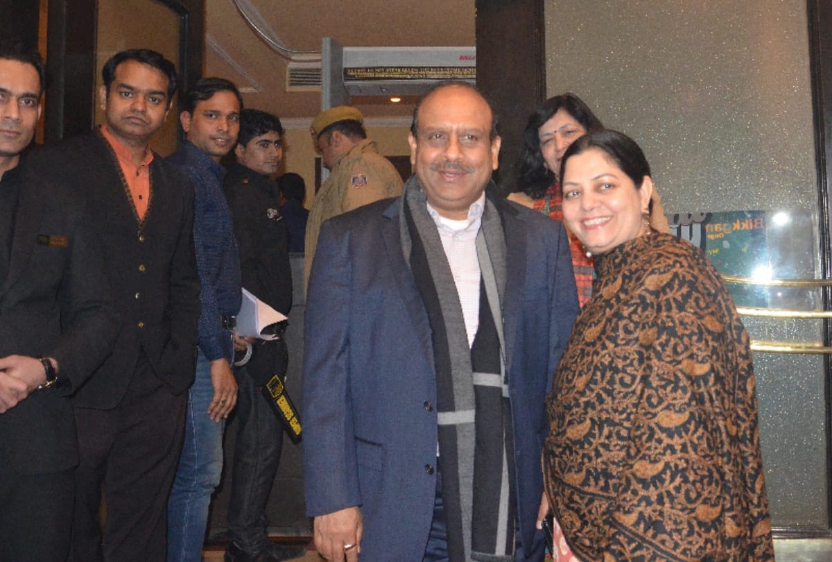 accidental prime minister special screening many bjp leaders reach pleads to watch and applause