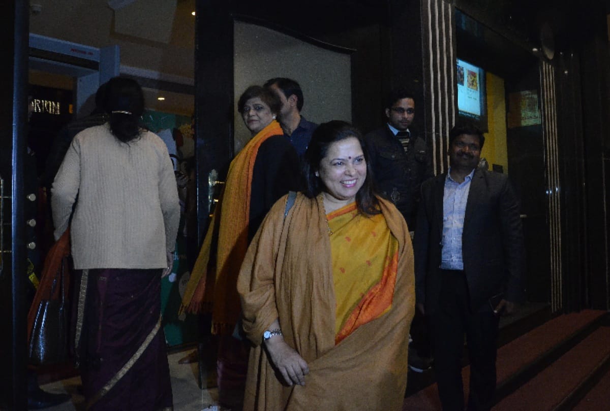 accidental prime minister special screening many bjp leaders reach pleads to watch and applause