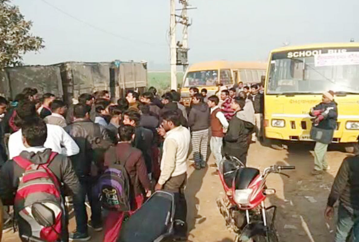 attack on college bus in Govardhan