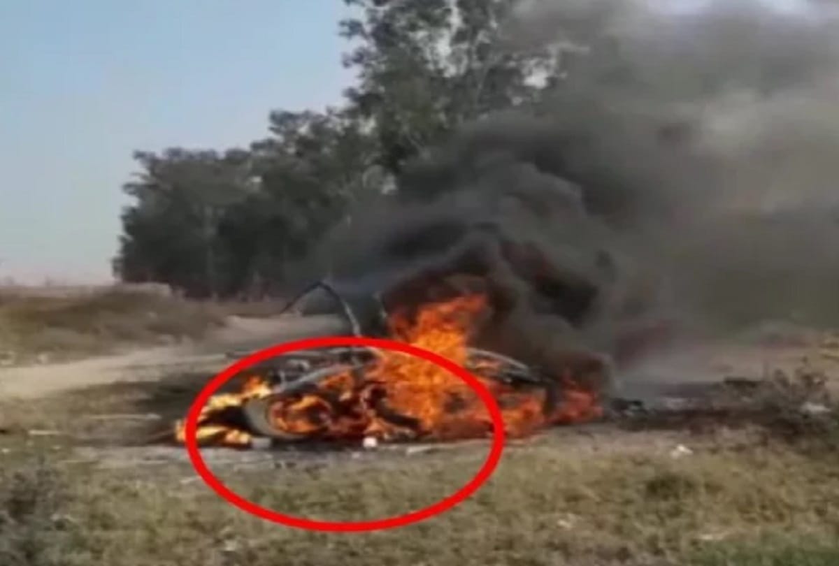 Baghpat, action on inspector R Singh after dead body funeral with tire