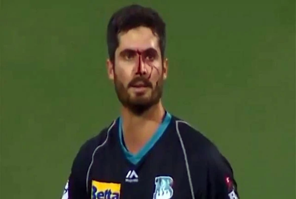 VIDEO: Ben Cutting drops a catch into his own face against the Renegades