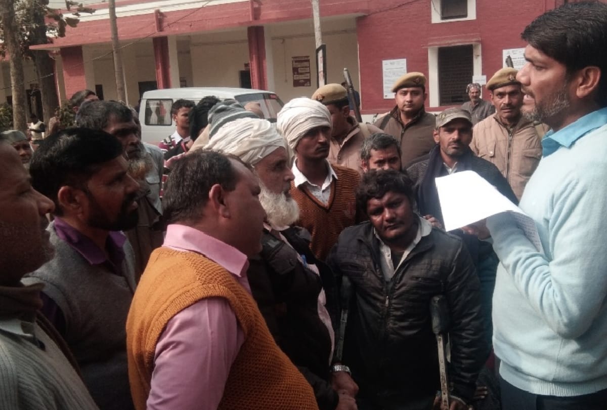 राष्ट्रीय विकलांग पार्टी के बैनर तले दिव्यांगों का प्रदर्शन