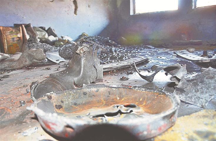 Two cylinders torn in ring factory, two people die