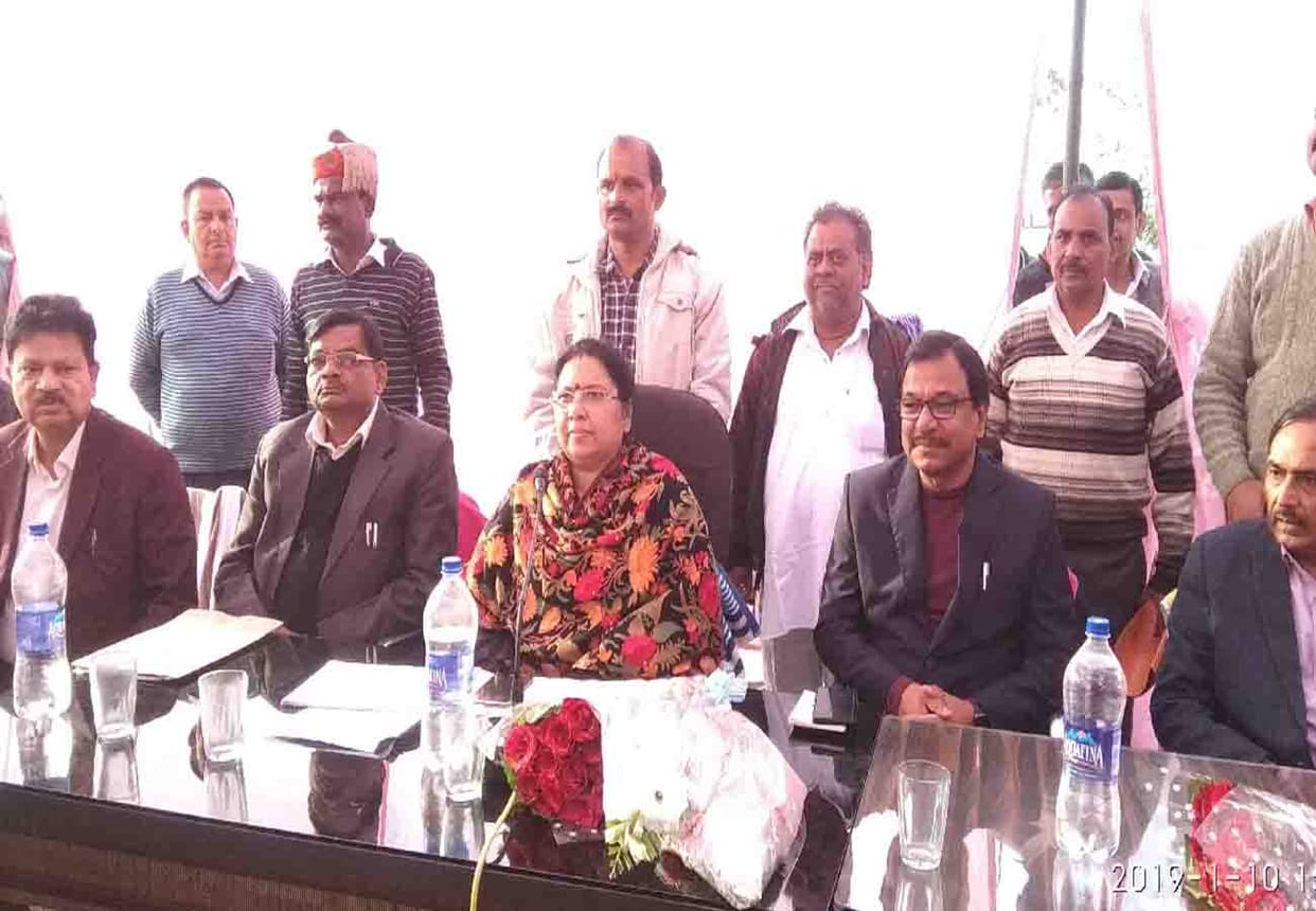 Nodal Officer Neena Sharma hear villagers