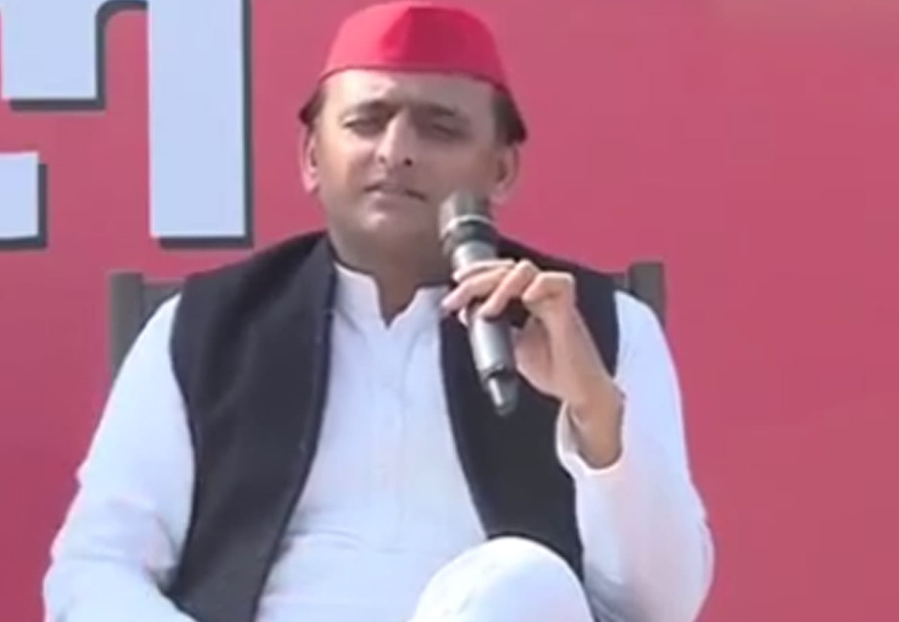 Akhilesh targets congress and bjp in akhilesh ki chaupaal