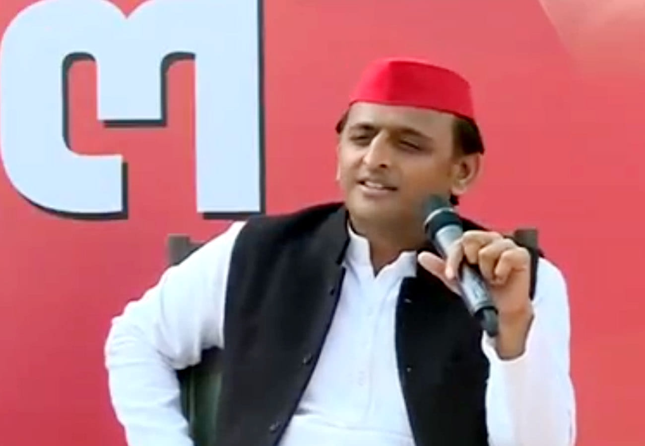 Akhilesh yadav chaupaal with dimple yadav in kannauj