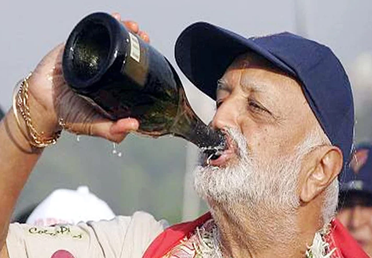 Gautam Singhania Of Raymond Group want his father Vijaypat Singhania