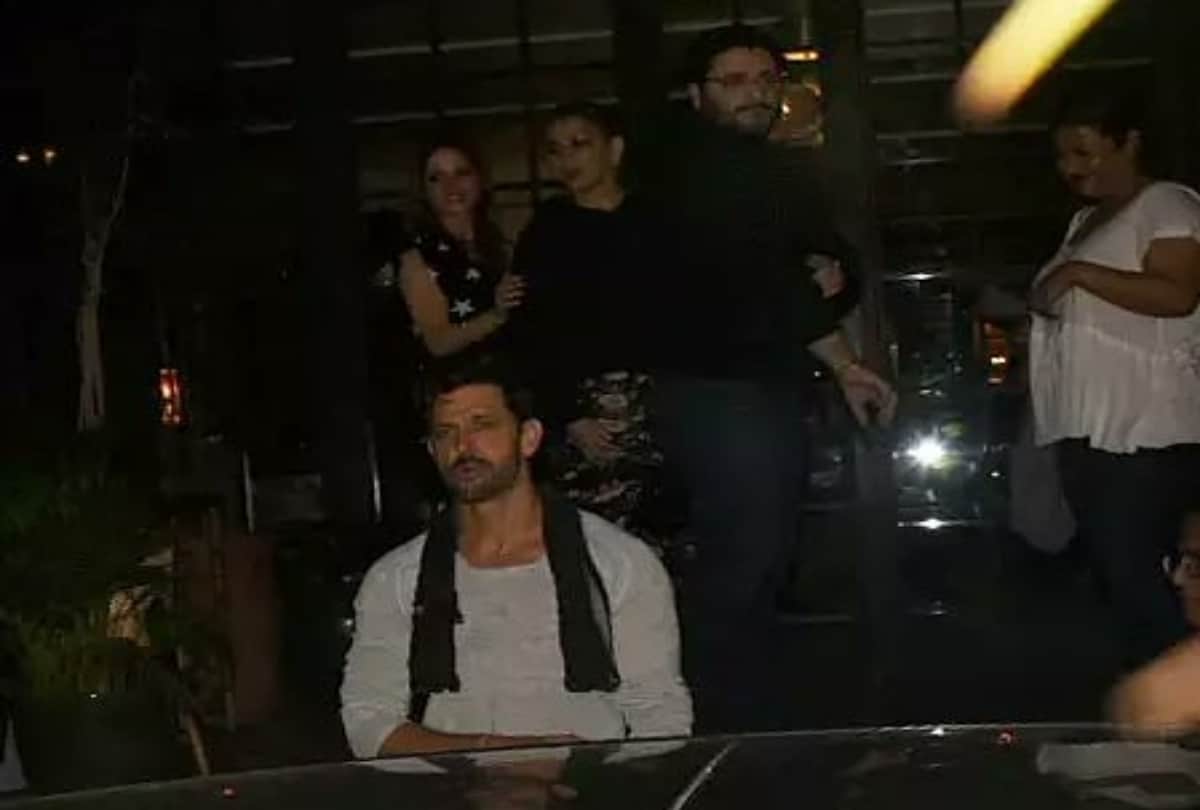Hrithik Roshan celebrates his Birthday with fans and bollywood stars