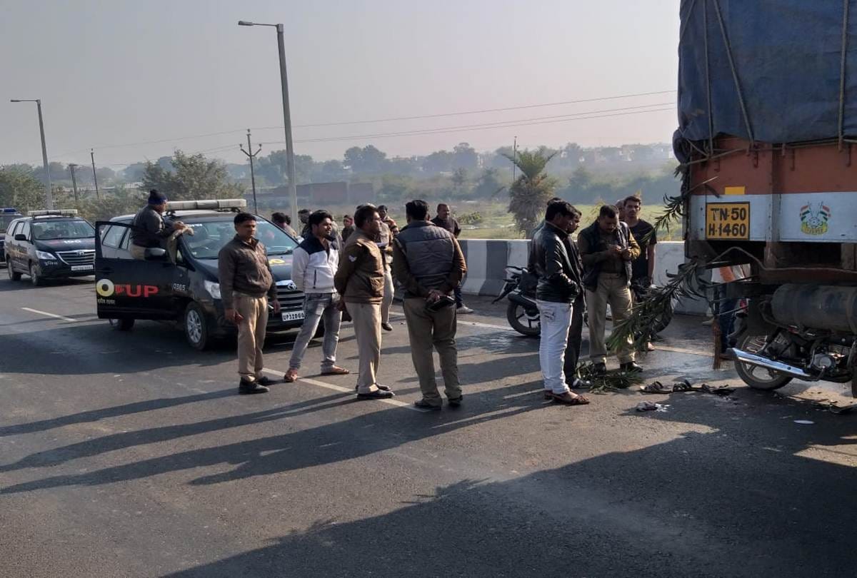 Road Accident in Jhansi, 3 people dead