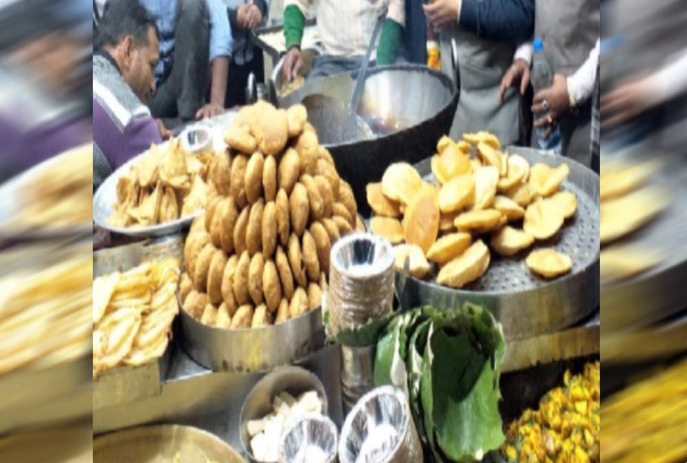 Congress Ex Cm Harish rawat fry puri in har ki pauri food shop