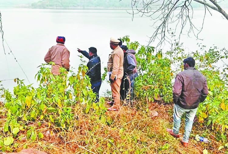 a youth Missing in suspicious circumstances from Dam in nayagaon