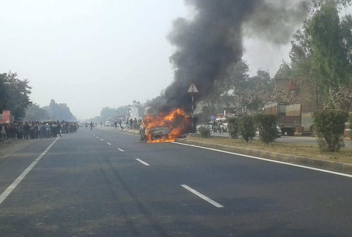 car caught fire after met with an accident